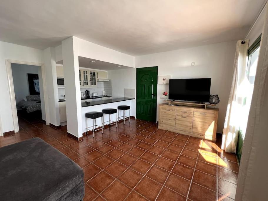 Casa Breen - Spacious 1 Bedroom Apartment In Matagorda With Communal Pool Tías Екстериор снимка